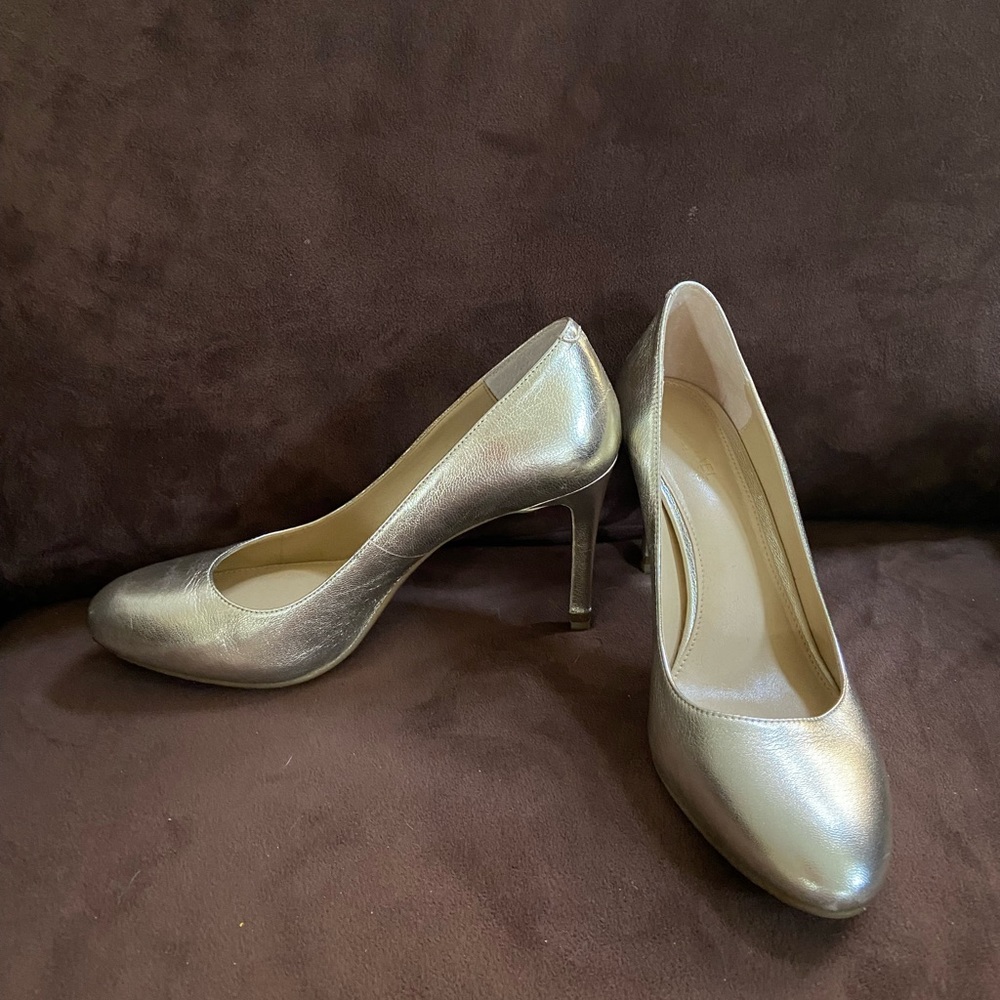 Michael Kors Gold Pumps 6.5